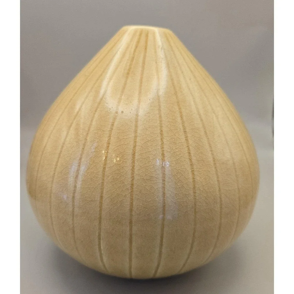 Tan Onion Bud Vase Vietnames 1950's Similar To Edward Bockman‎ Designs. (#22)